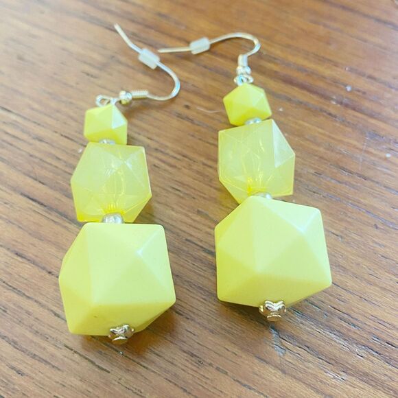 Vintage Yellow Chunky Triple Strand Bead Necklace, Bracelet and Drop Earrings - Picture 5 of 9